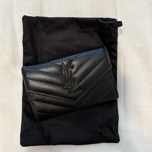 YSL Wallet Grain De Poudre in color Nero